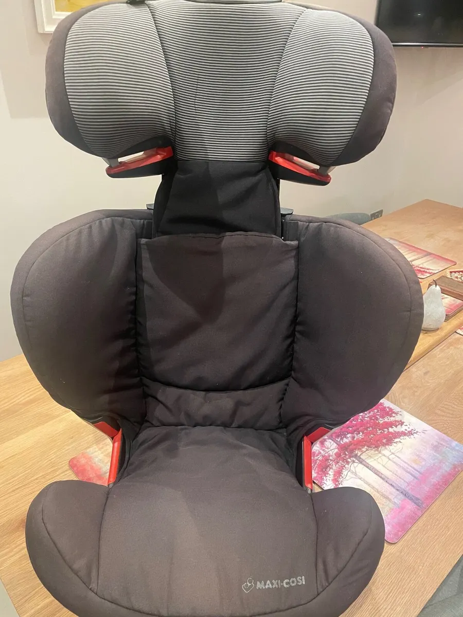 2 x Child Car Seats - Image 1