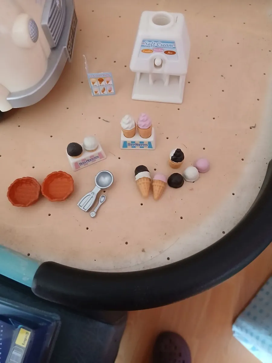 Sylvanian Family Ice Cream Van - Image 4