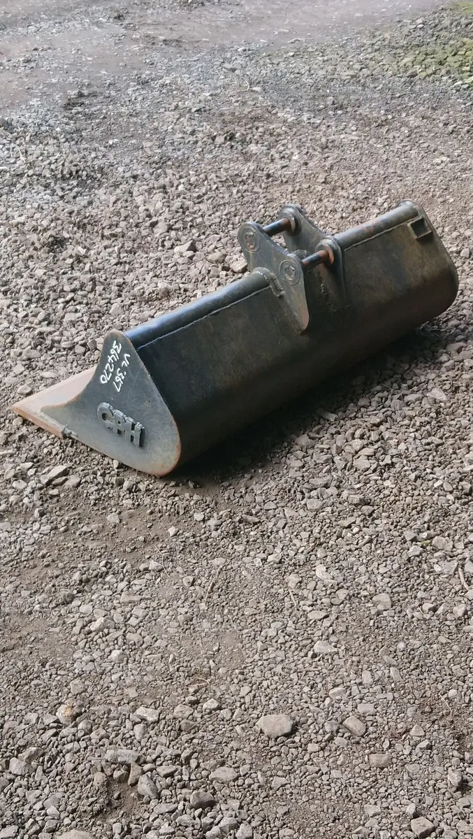 KUBOTA KX61 SHEUGH GRADING BUCKET 30mm pins - Image 2