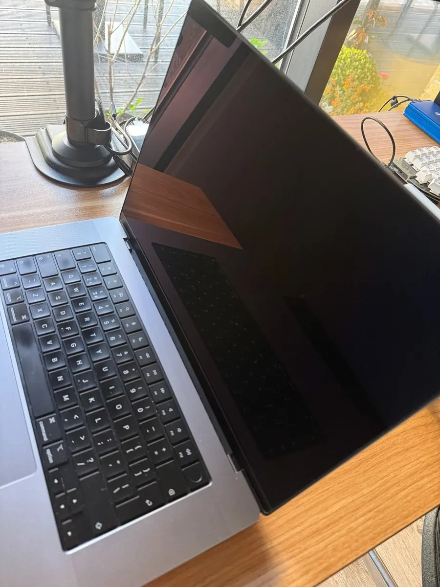 MacBook Pro 16" 2021 | 16GB | M1 Pro | 512GB - Image 3