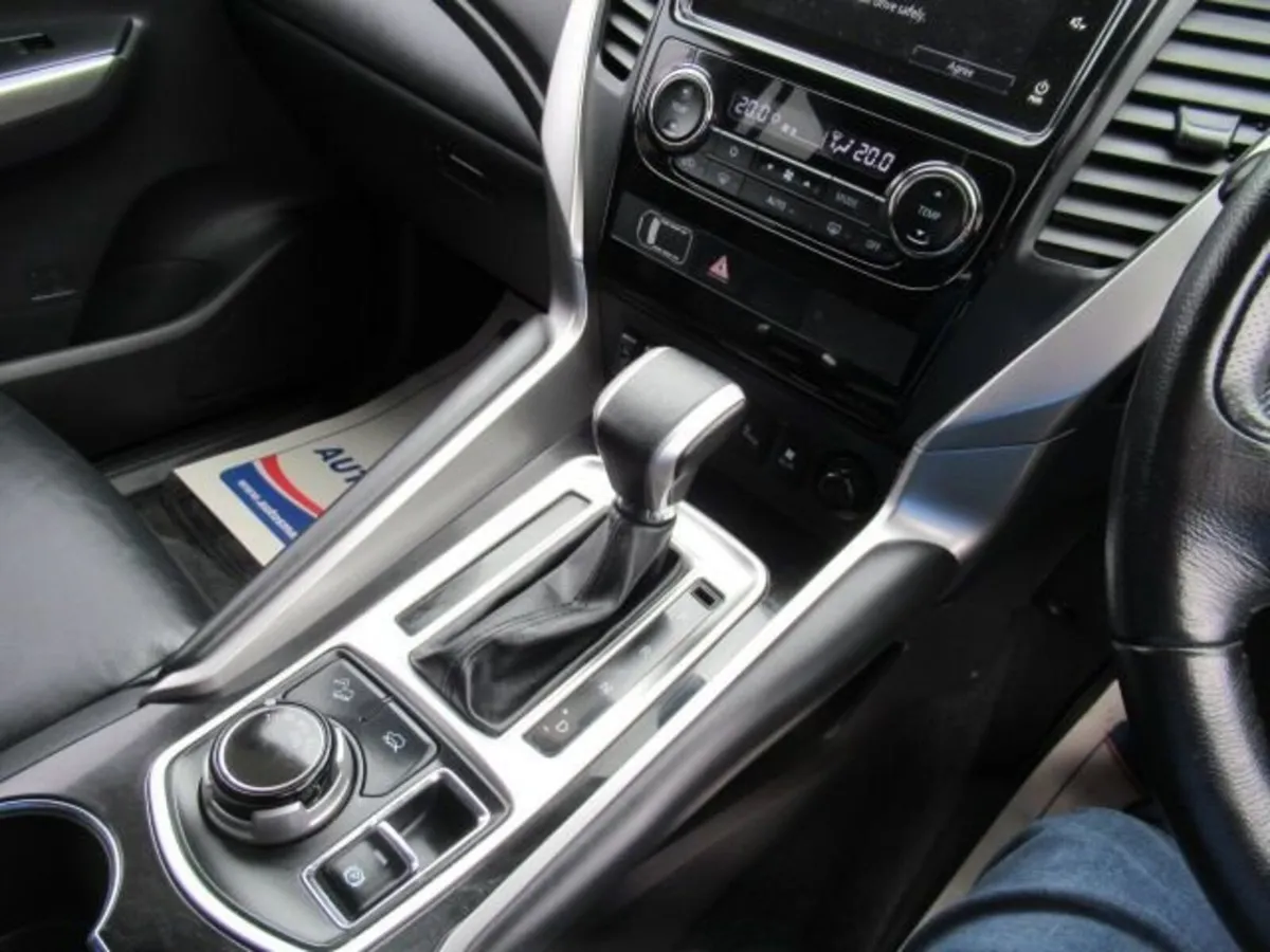 2.4D 4 SUV 5dr Diesel Auto 4WD Euro 6 (181 ps) - Image 4