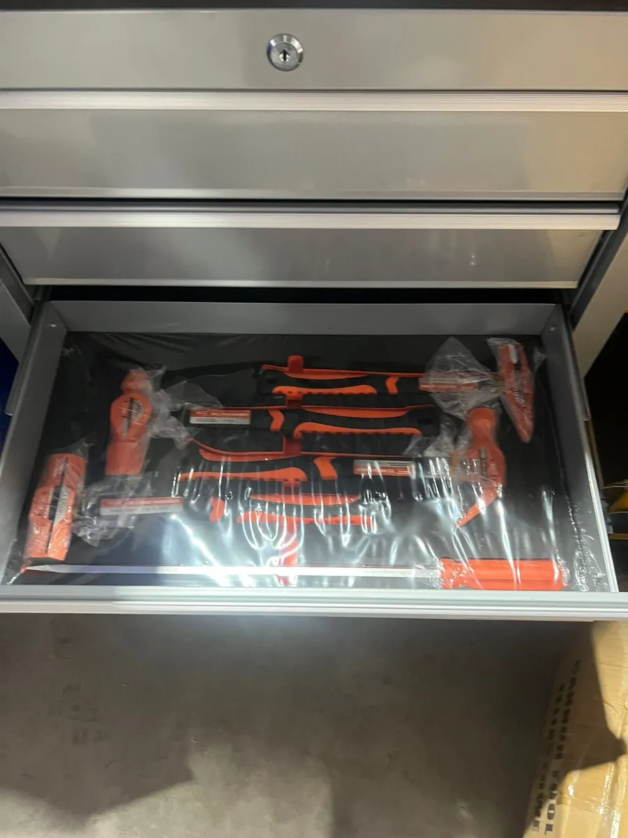 5 drawer toolbox loaded with tools - Image 4