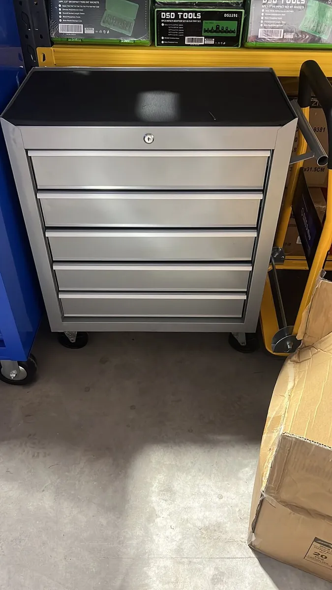 5 drawer toolbox loaded with tools - Image 1