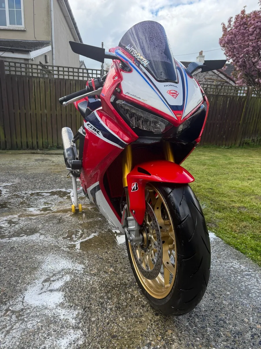 Honda CBR1000RR SP Fireblade - Image 2