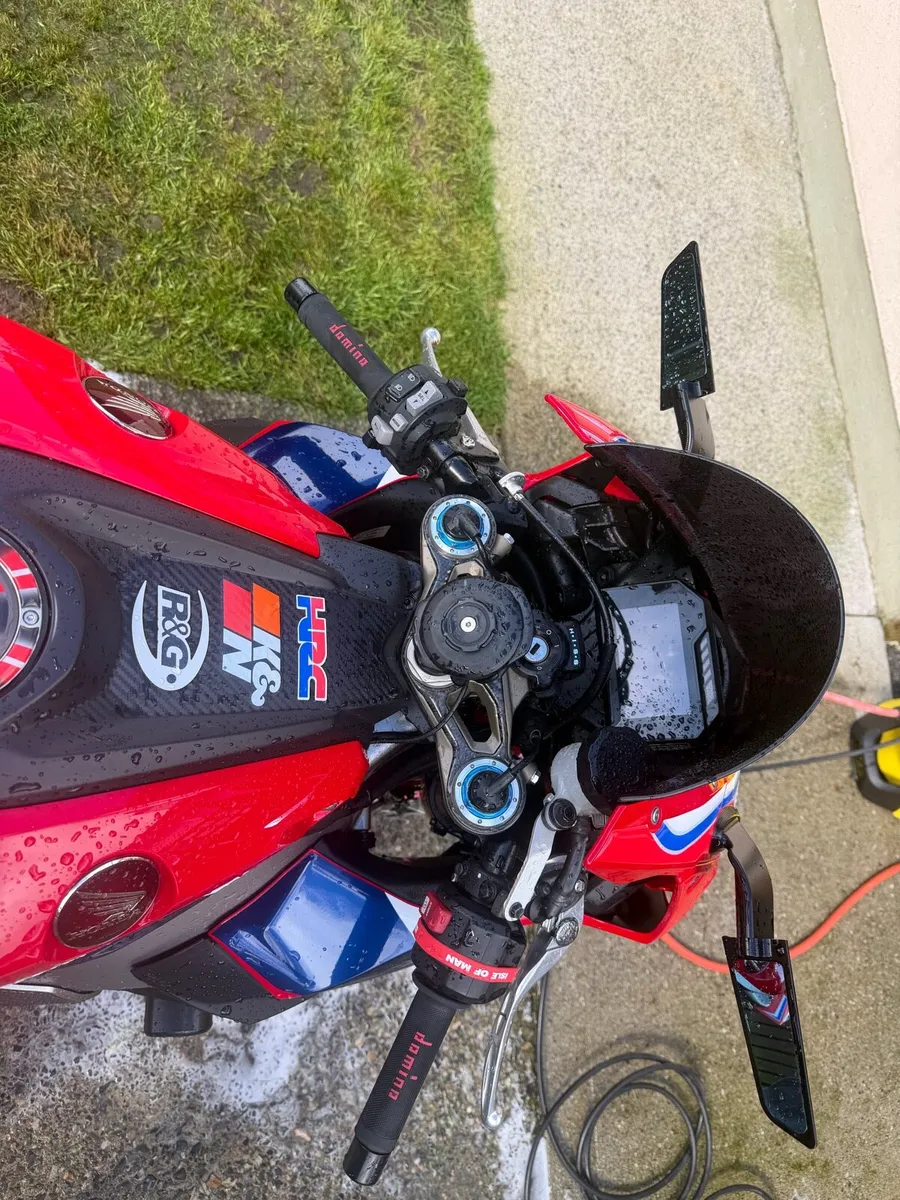 Honda CBR1000RR SP Fireblade - Image 4