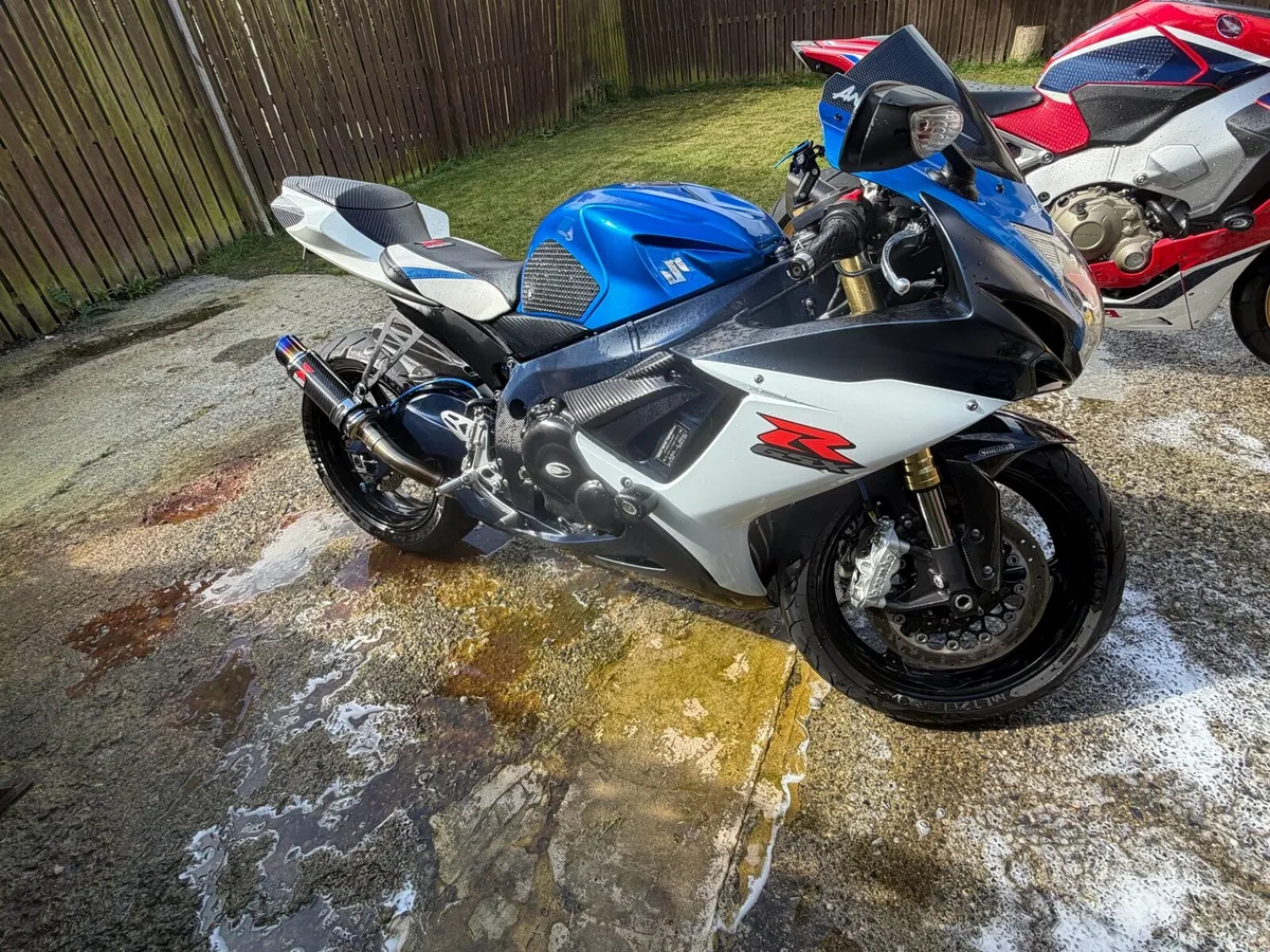 Suzuki GSX R 750 - Image 1