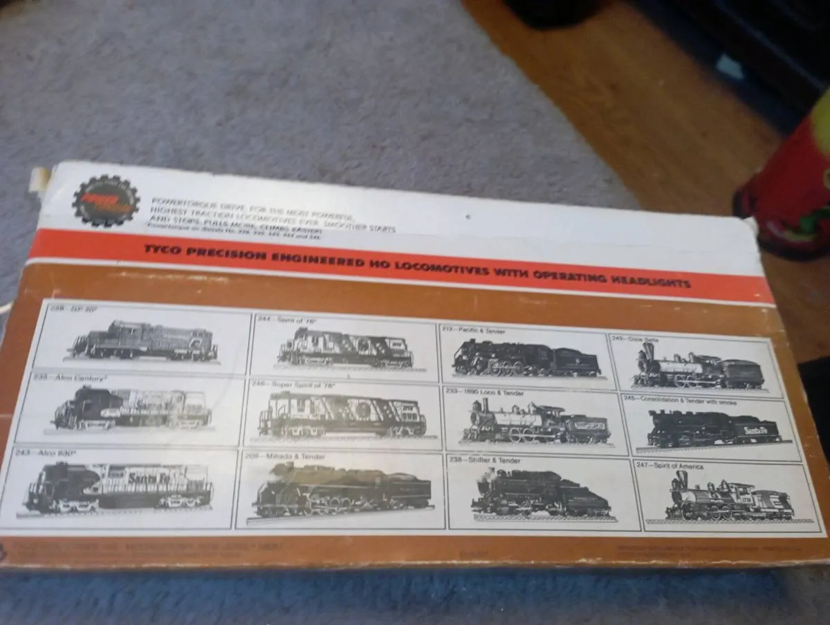 TYCO LOCOMOTIVE 🚂 WITH OPERATING  HEADLIGHTS. - Image 2