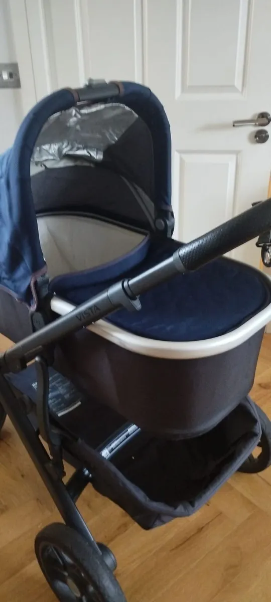 Uppababy Vista toddler seat, bassinet, accessories - Image 2