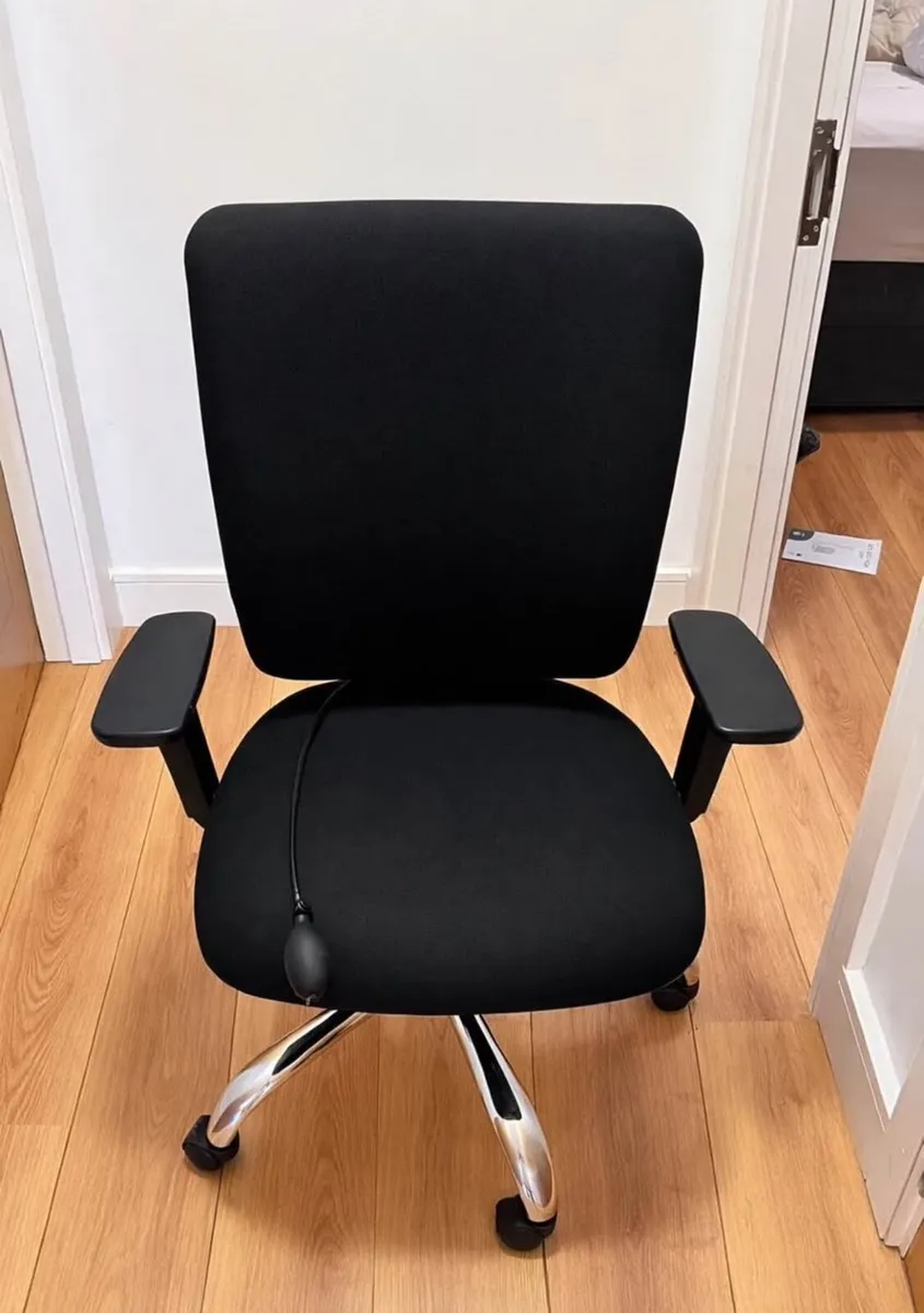 Office chair - Image 1
