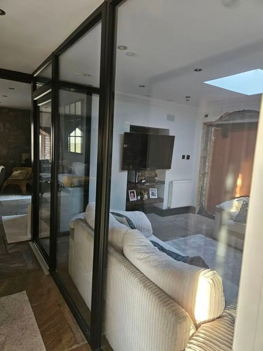 PVC door and glass panels - Image 4