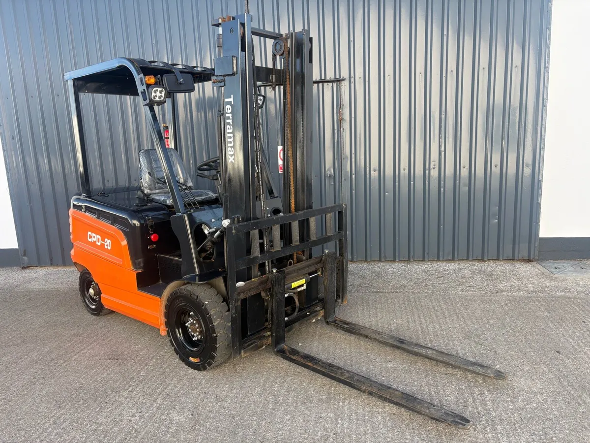 Terramax 2T Electric forklift - Image 3