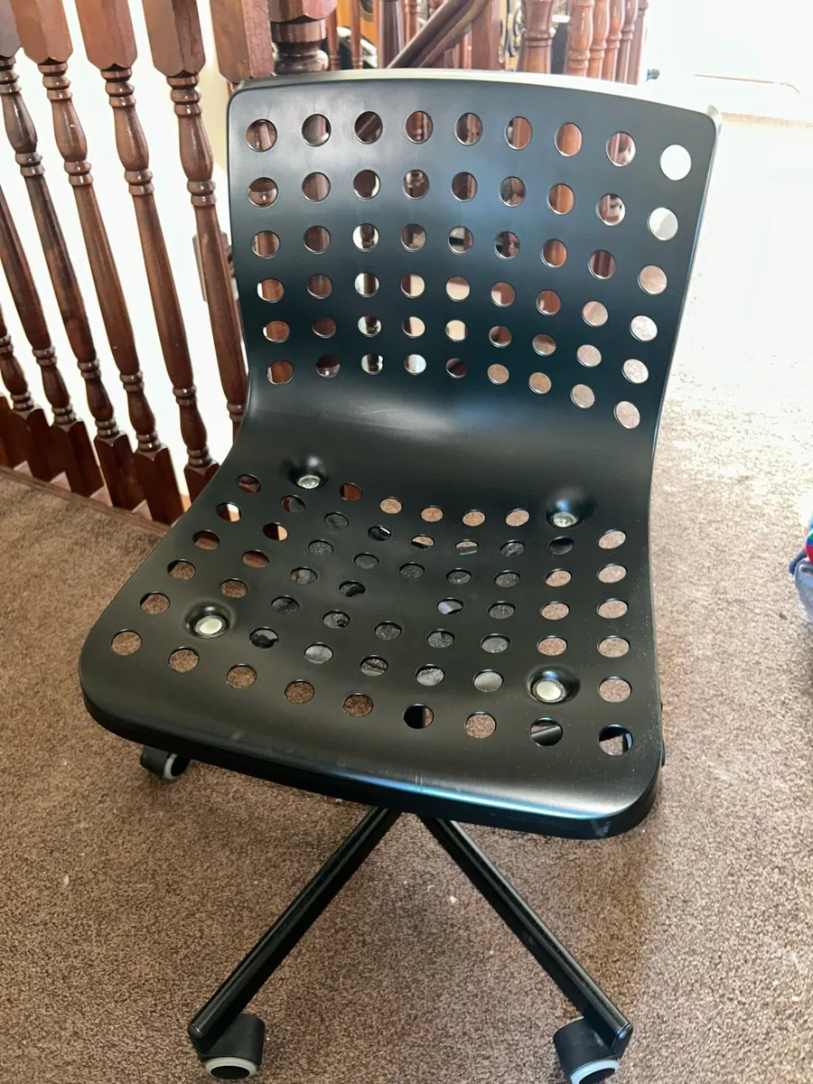 Black Desk Chair