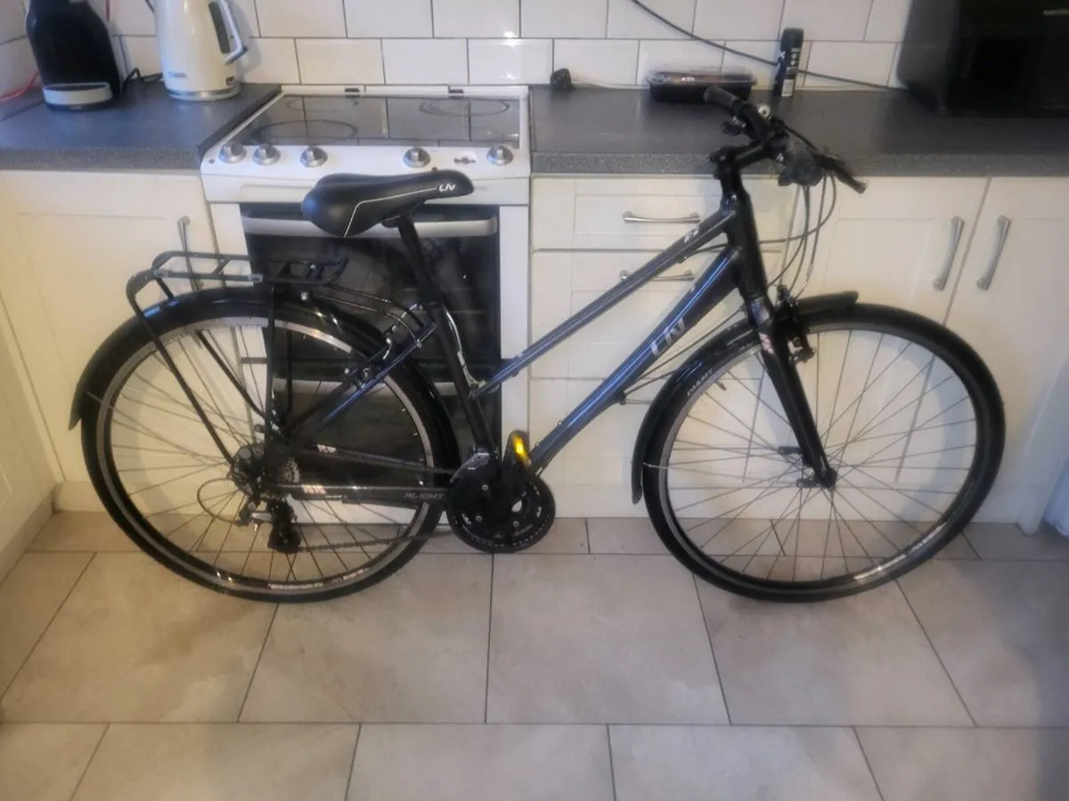 Ladies Giant bike - Image 1