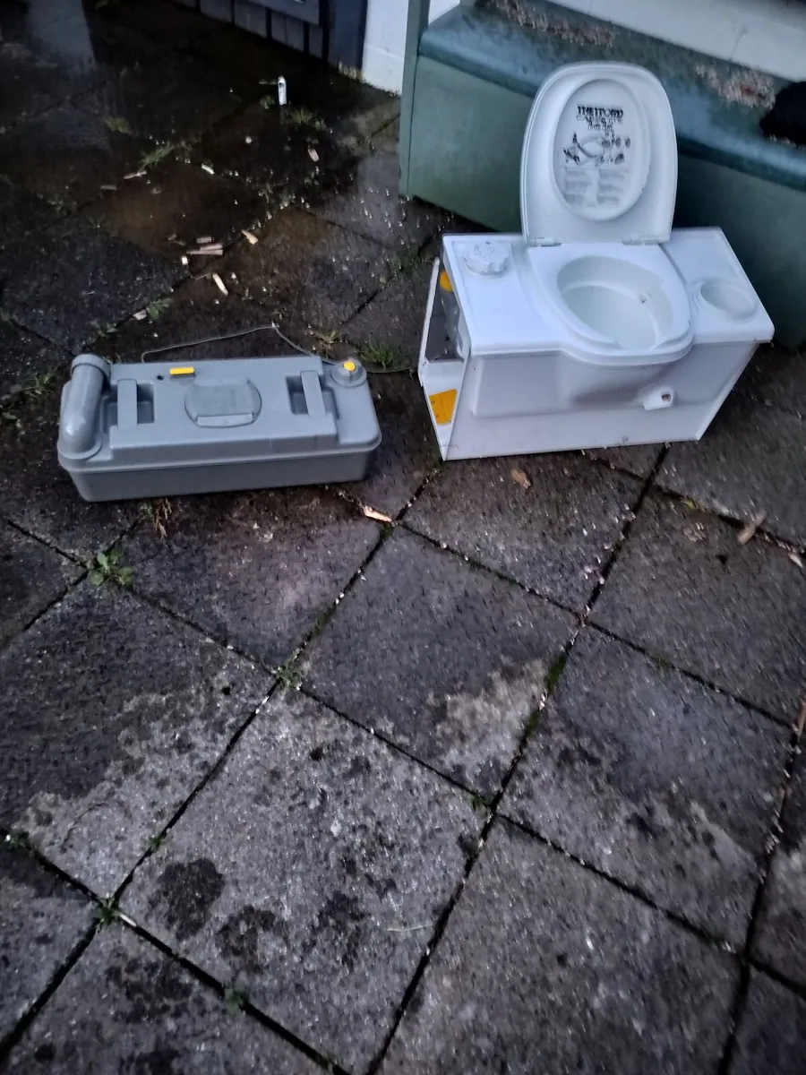 Chemical toilet for caravan - Image 4