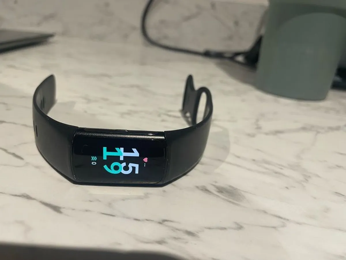 fitbit charge 6 (new without package) - Image 2