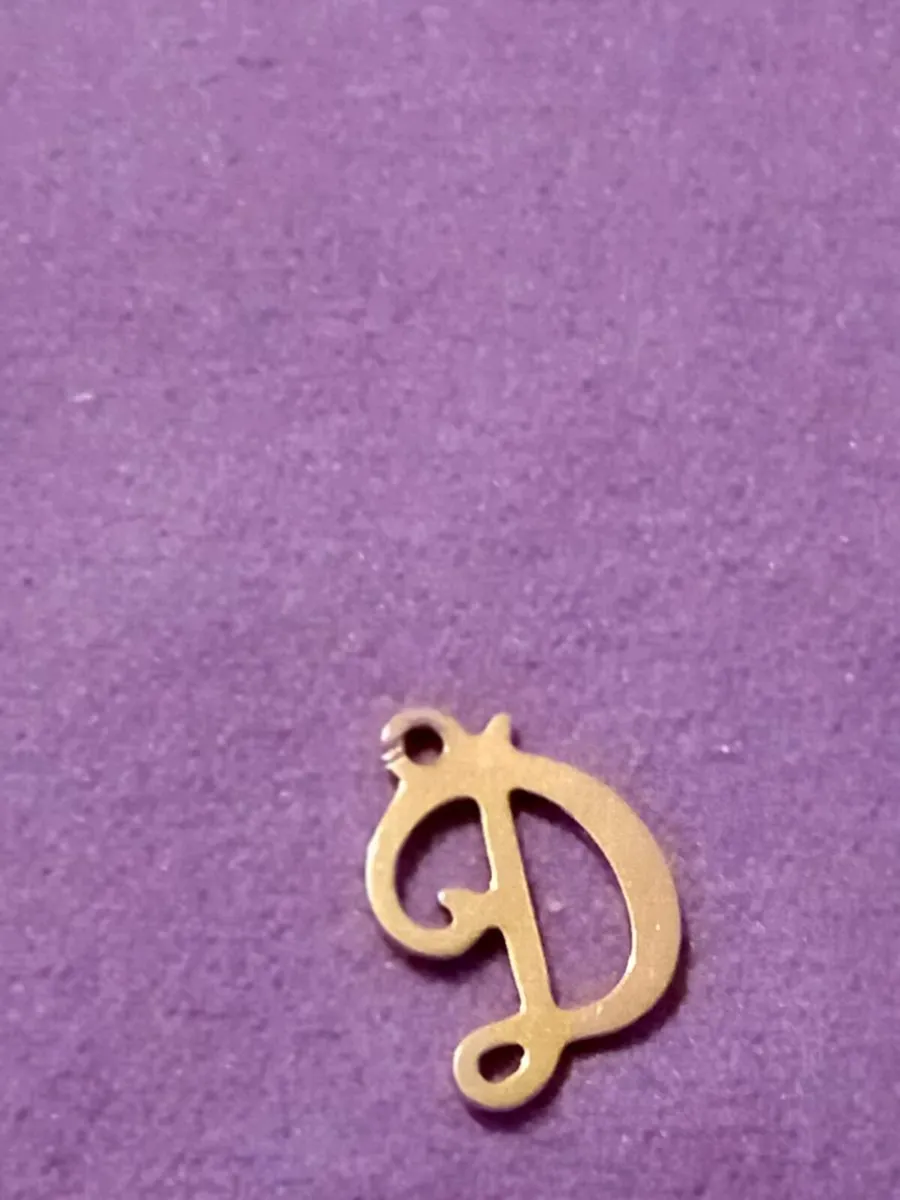9ct gold D initial charm - Image 1