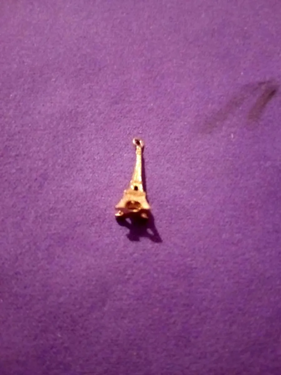 9ct gold difference tower charm