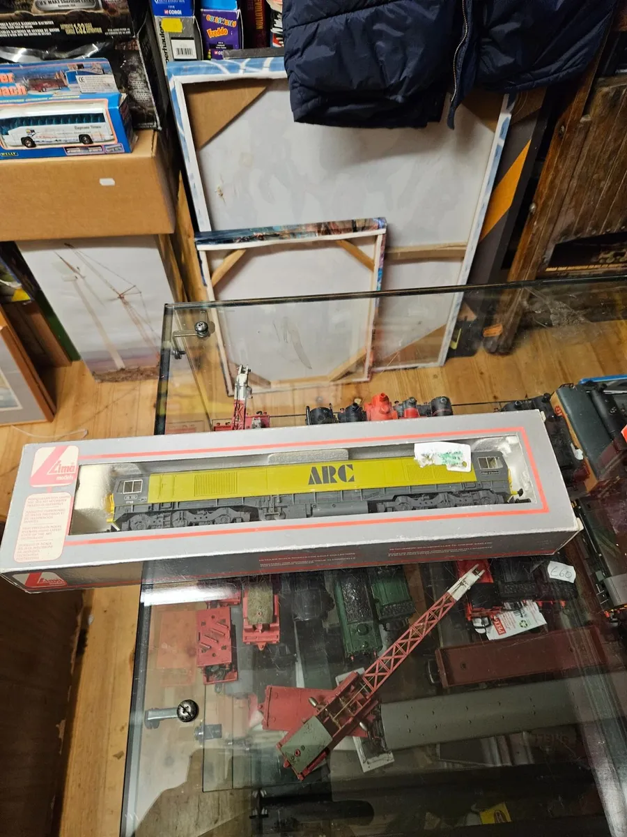 Hornby Lima OO Gauge Diesel Engine - Image 2