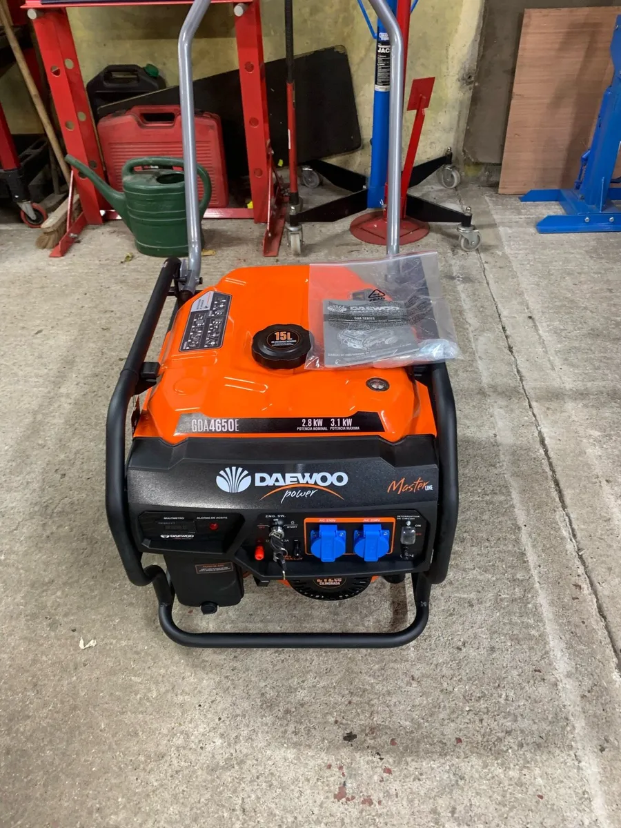 Unused petrol key start generator - Image 1