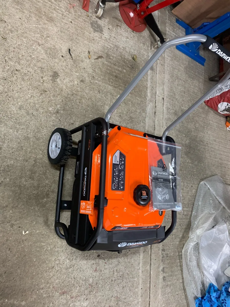 Unused petrol key start generator - Image 2