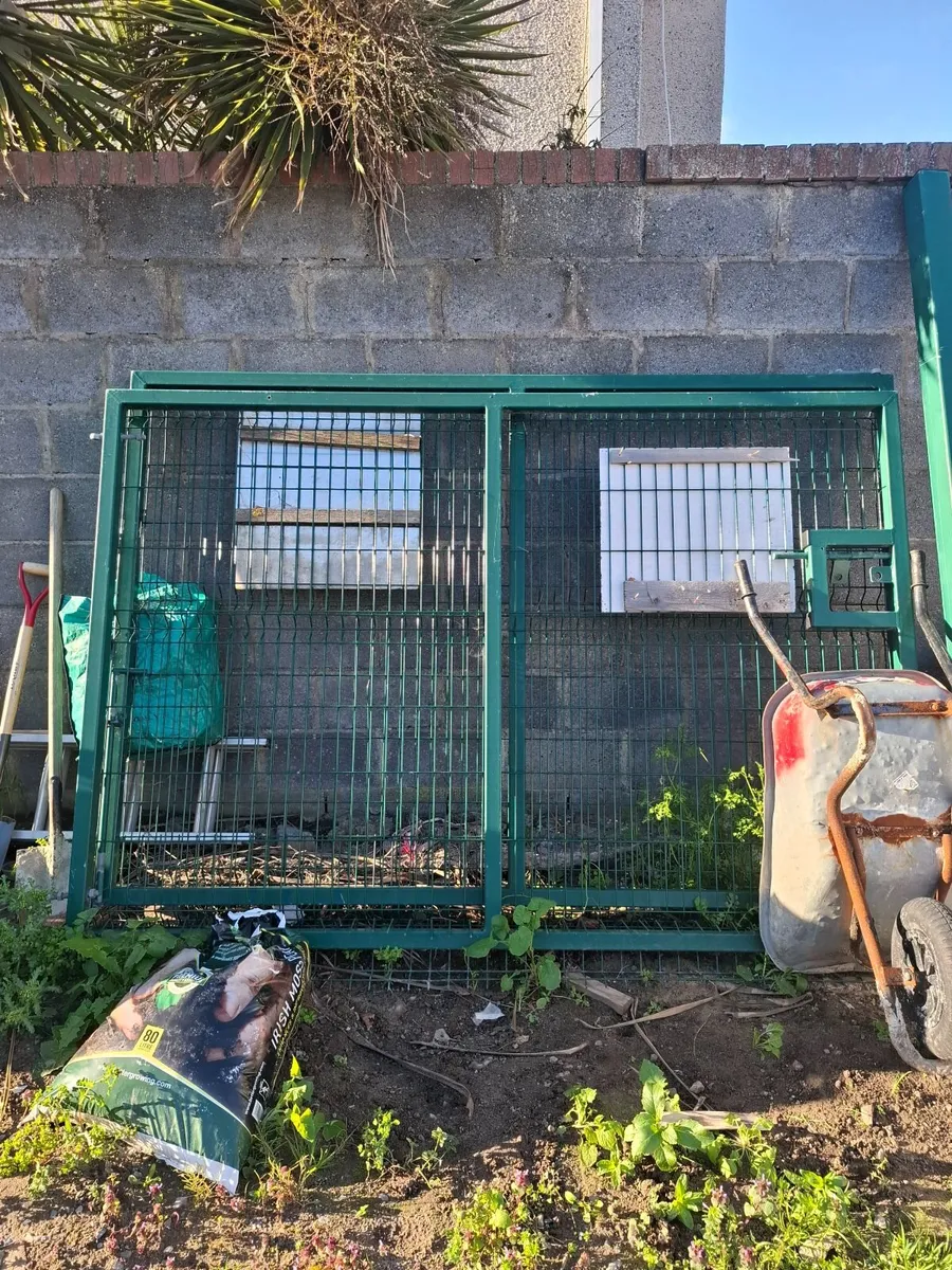 Steel Gates/Pallet Truck - Image 1