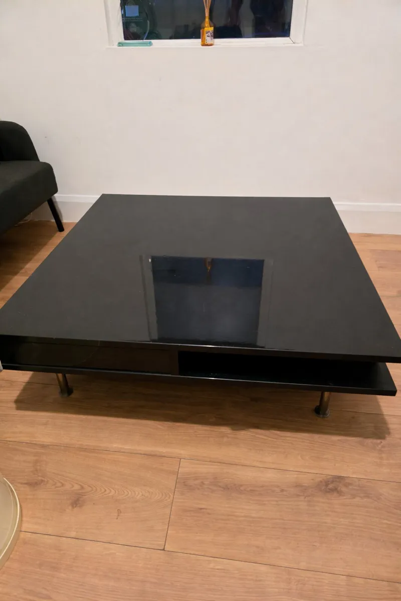Coffee table - black glass - Image 1