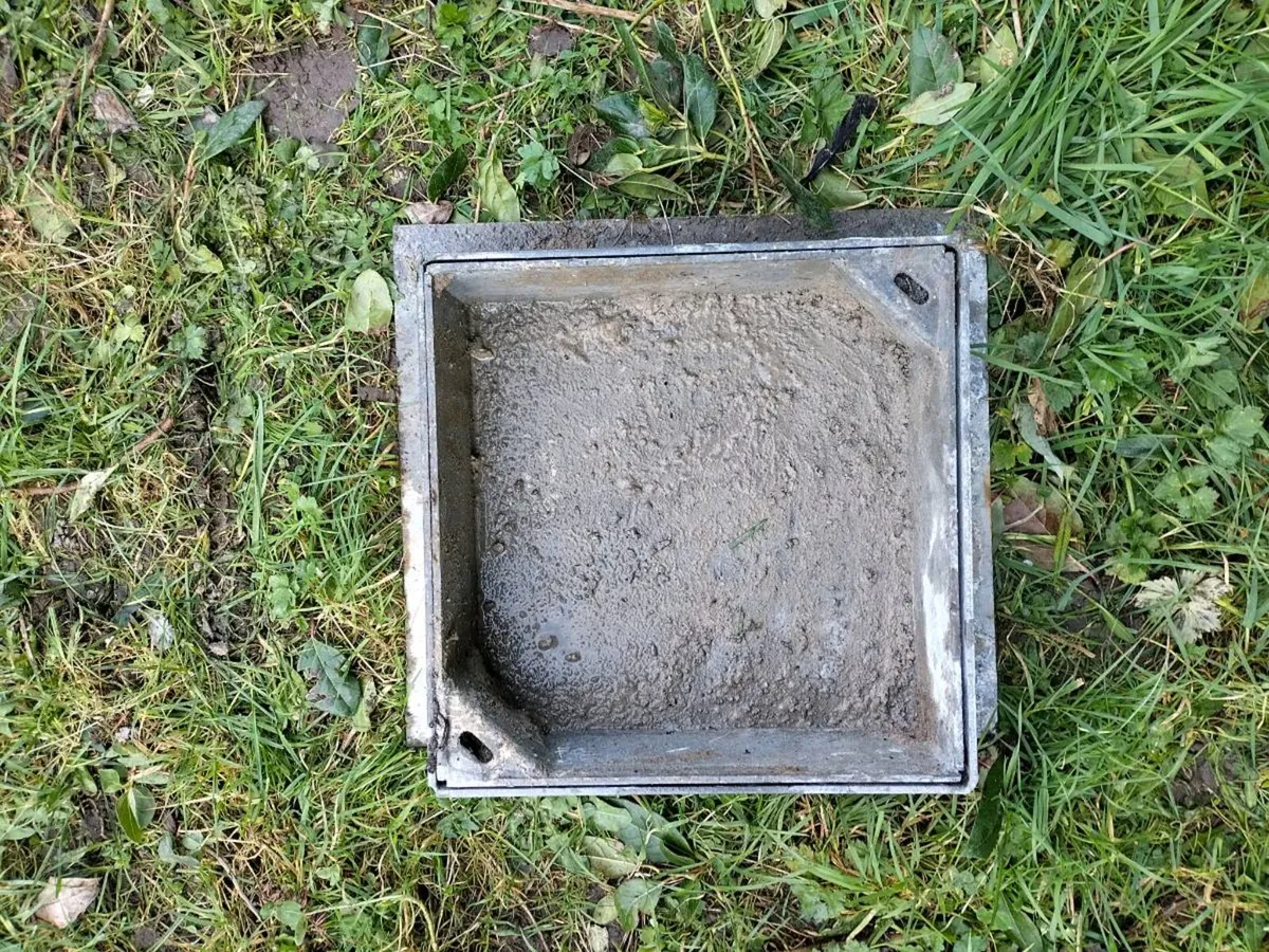 Manhole covers- recess type- high quality- Heavy - Image 3