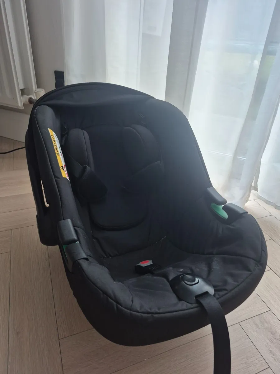 Baby carseat - Image 2