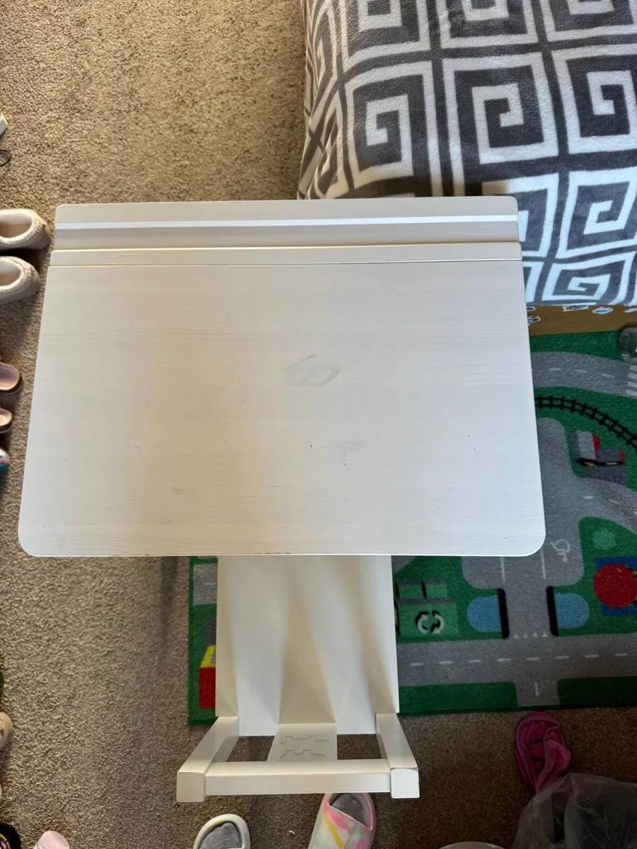 Kids desks and chairs - Image 3