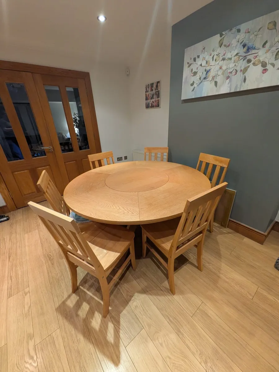 Round Oak Kitchen Dining table (chairs NOT incl) - Image 1