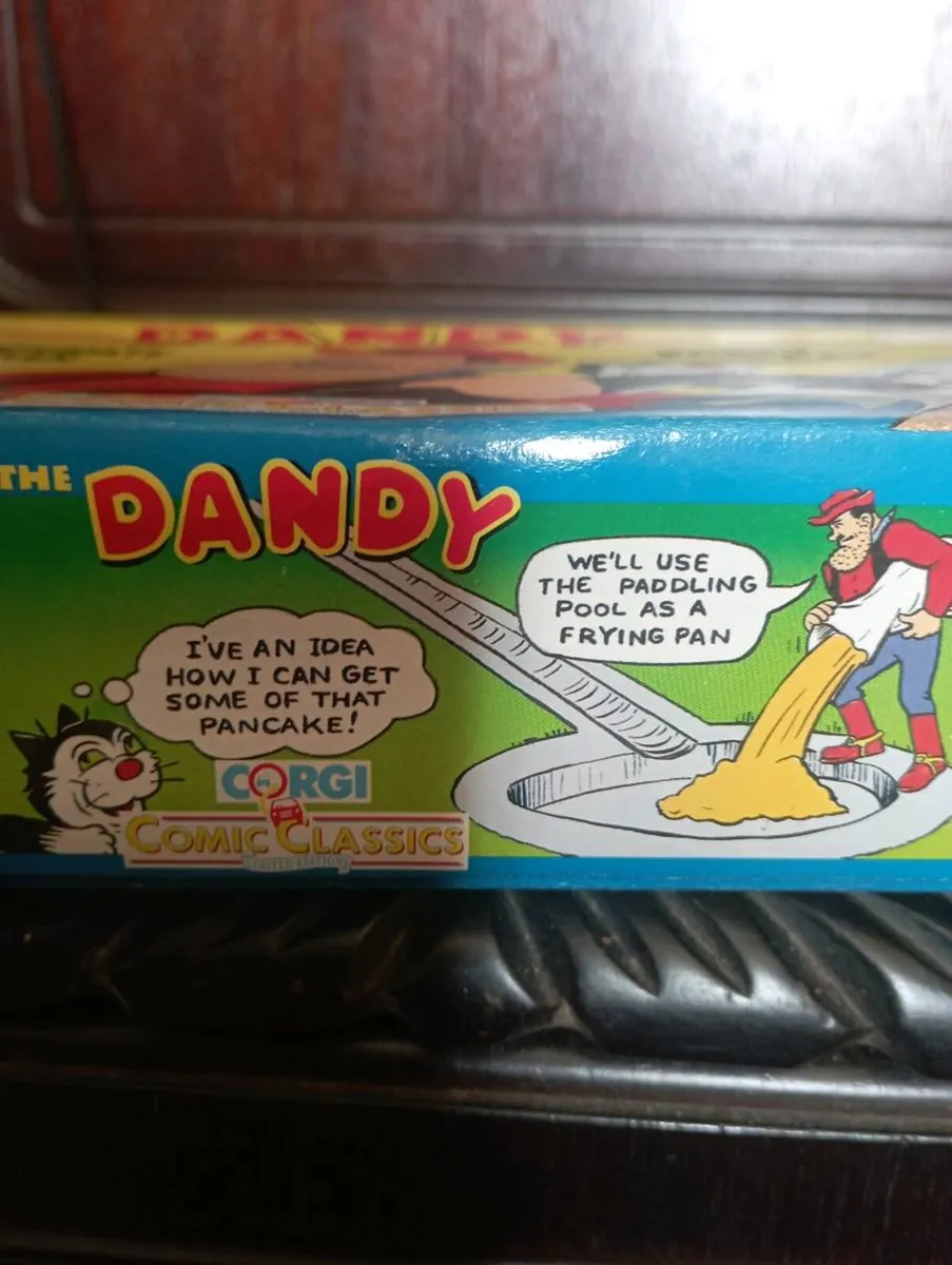 VINTAGE CORGI CLASSIC DIE--CAST MODLE'S VAN SET. - Image 4