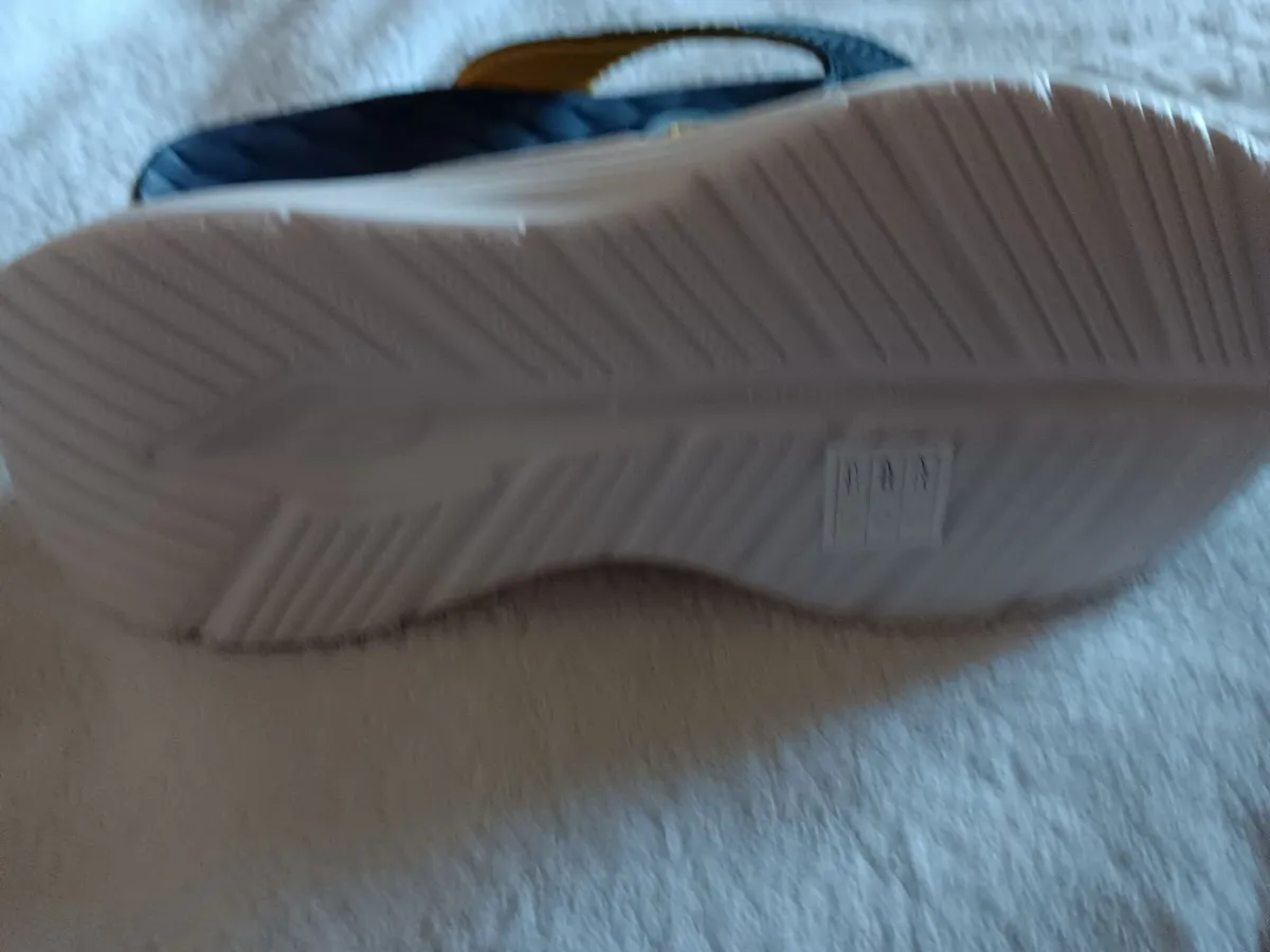 SKECHERS VAPOR FOAM FLIP FLOPS - Image 2