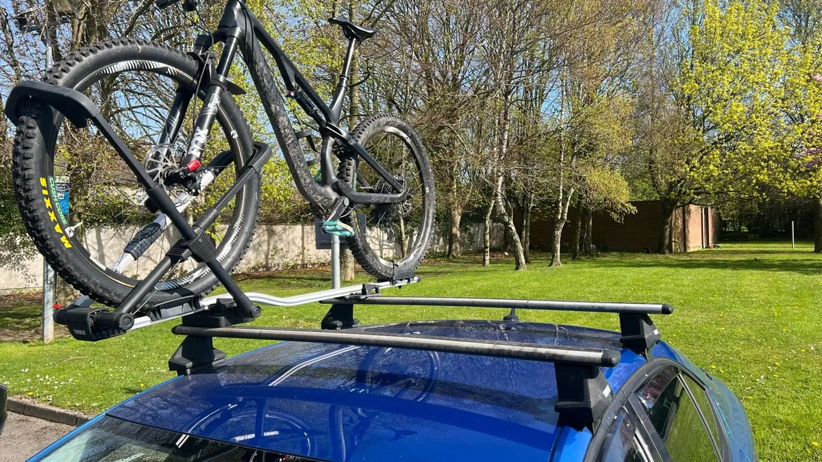 Thule bars and bike carrier - Image 1