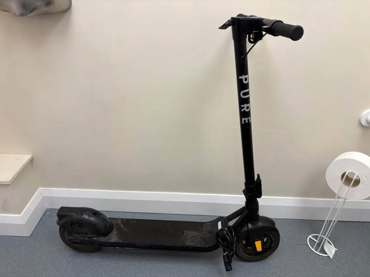 Pure Air 5 Pro E-Scooter - Image 1