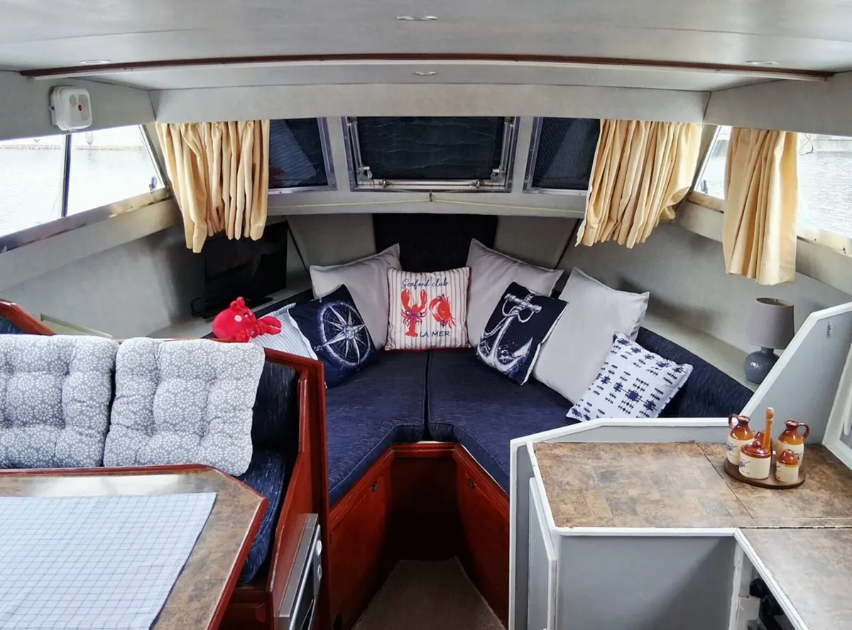 Birchwood 33 fly deck - Image 4