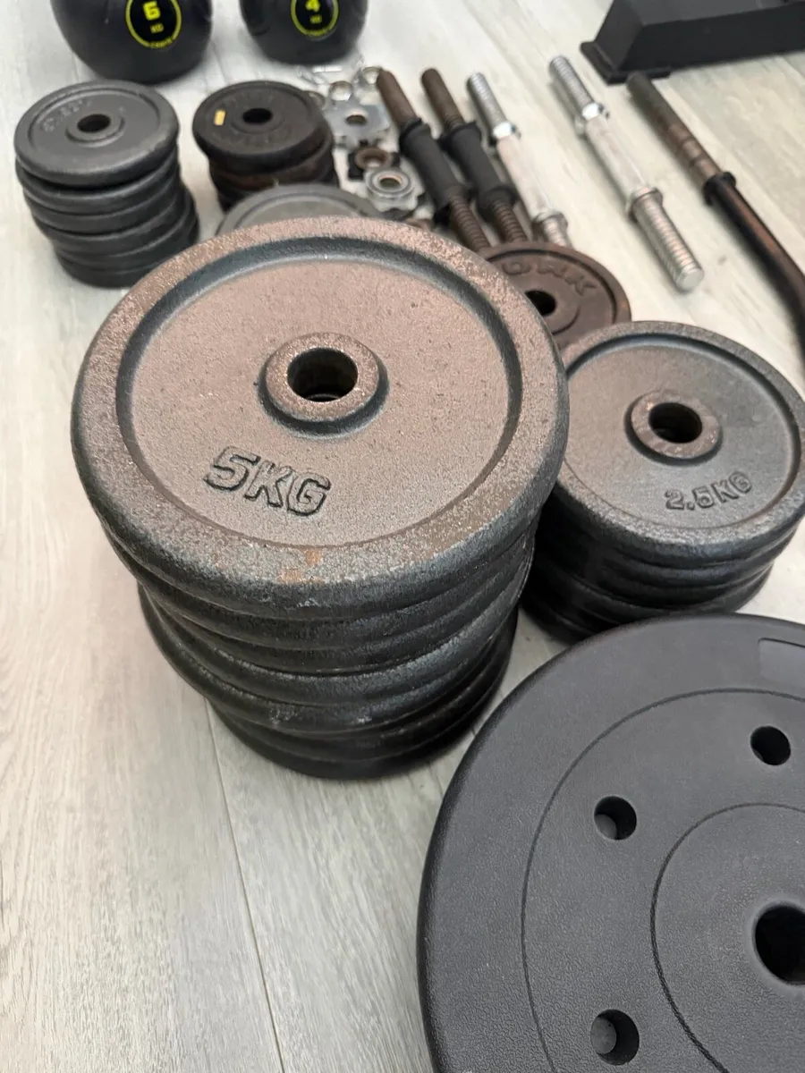 Bench and free weights - Image 3