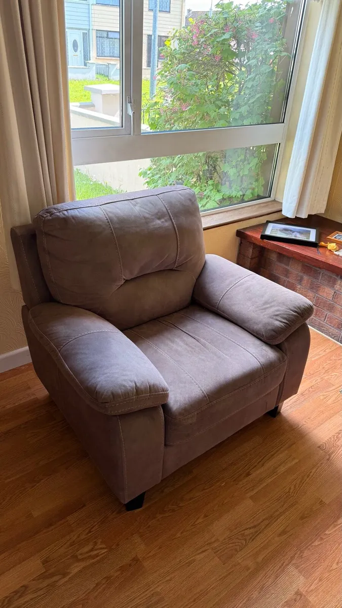 Grey 3 seater sofa and two armchairs - Image 4