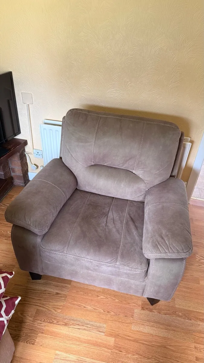 Grey 3 seater sofa and two armchairs - Image 2