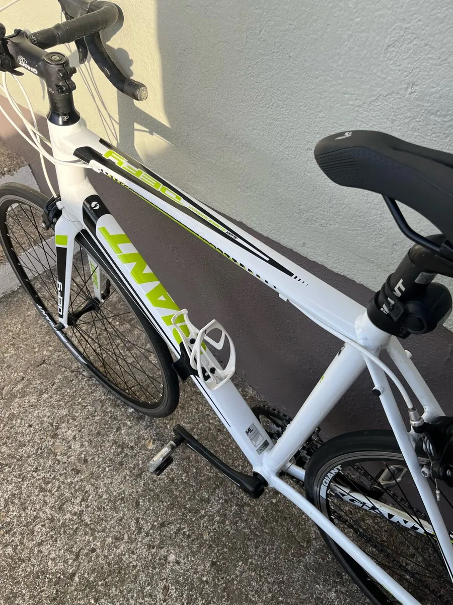 Giant Defy 4 Alxx Road bike. - Image 2