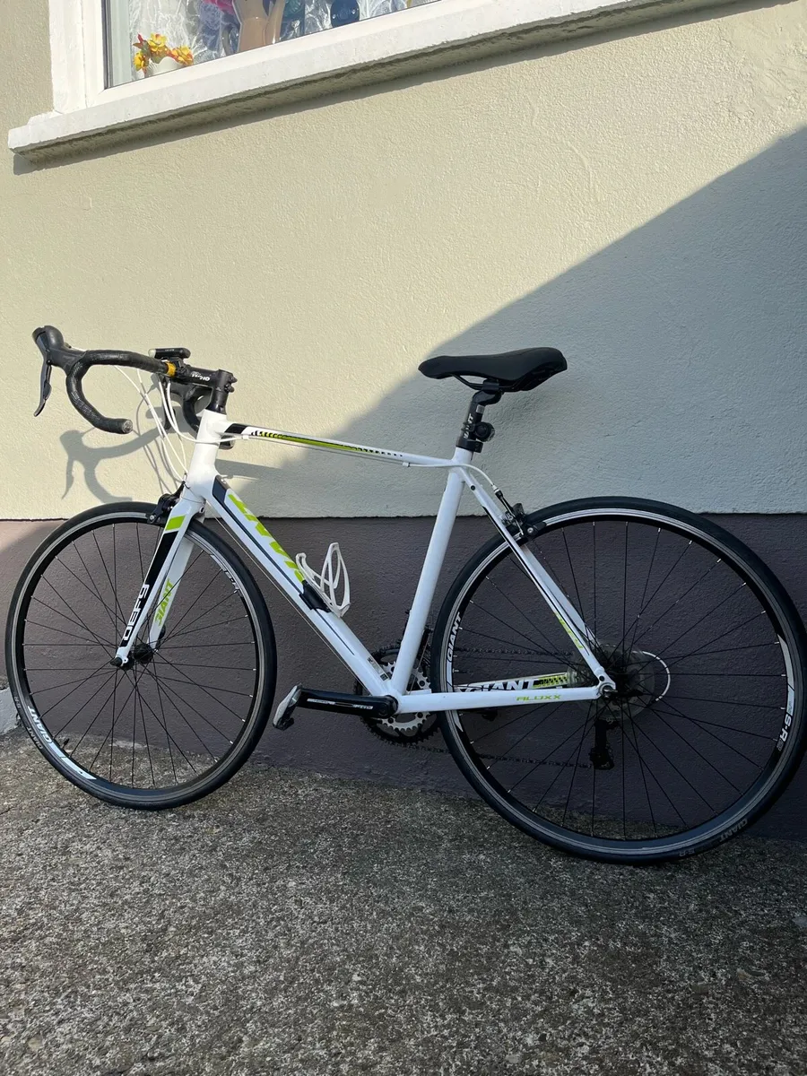 Giant Defy 4 Alxx Road bike. - Image 3