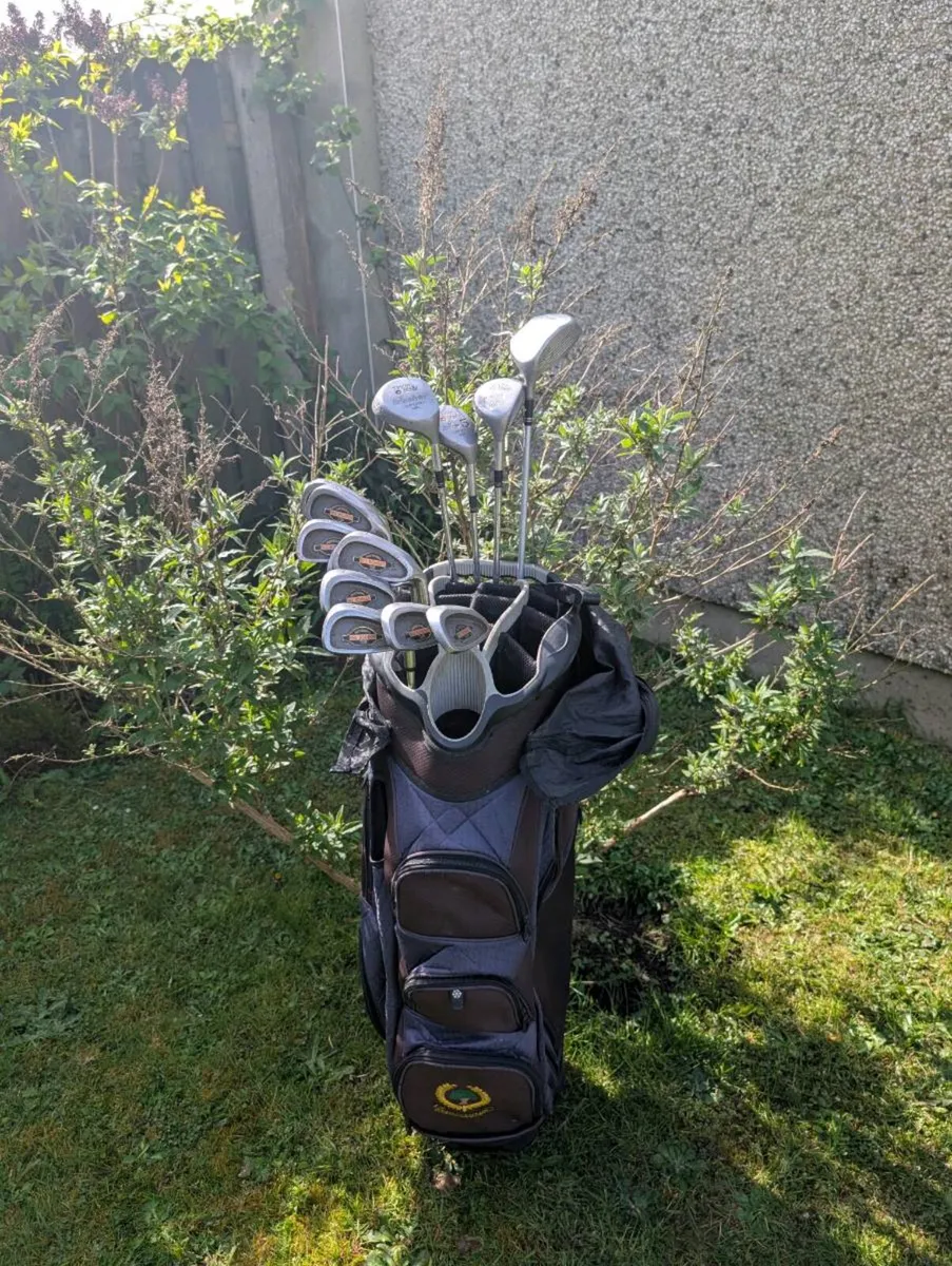 Set of adult Golf clubs Taylormade etc - Image 2