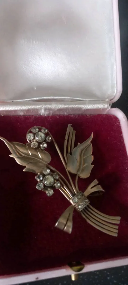 Beautiful Antique Silver Broach with box - Image 1