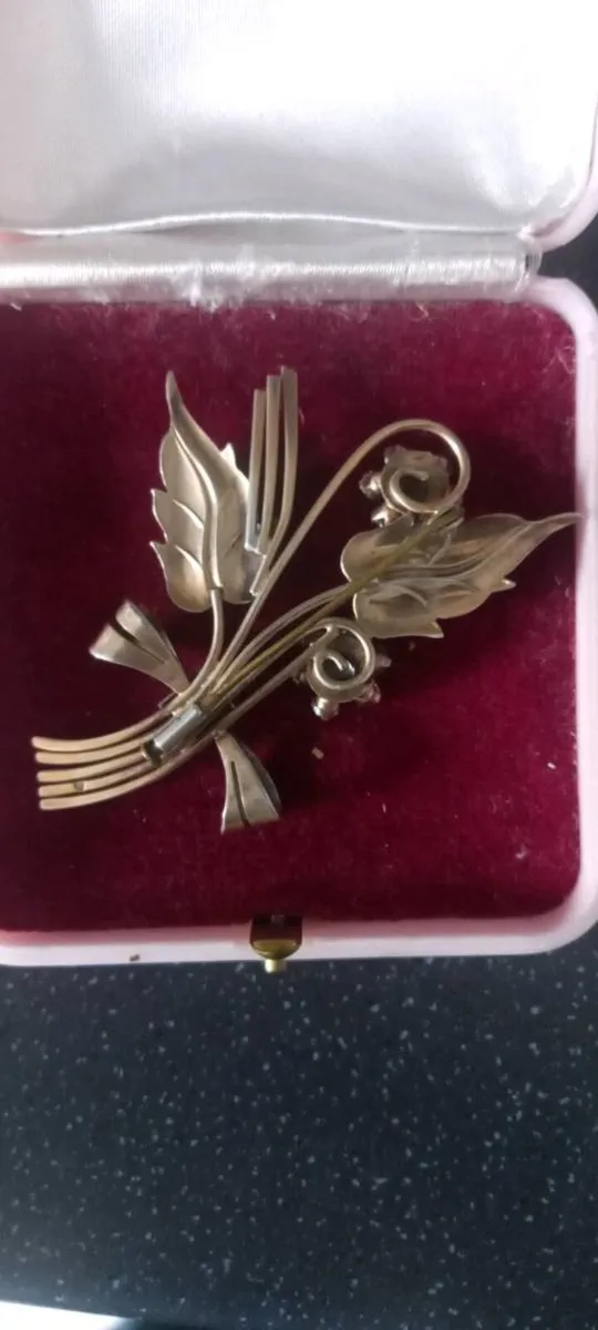 Beautiful Antique Silver Broach with box - Image 3