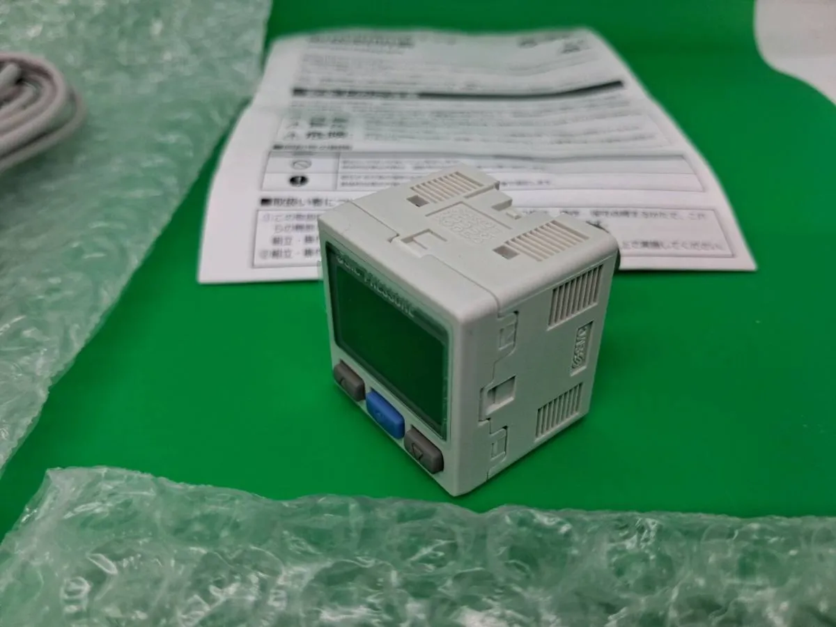 Postage - SMC - ISE30A-01-B-G Pressure Sensor - Image 4