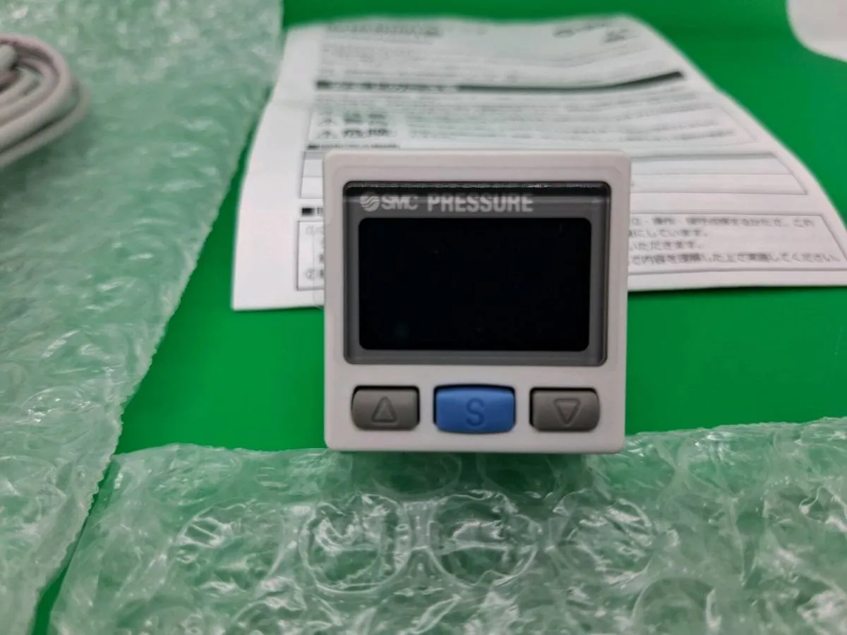 Postage - SMC - ISE30A-01-B-G Pressure Sensor - Image 1