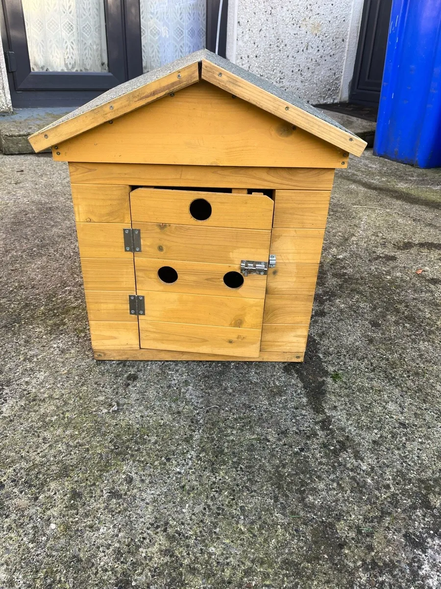 Dog house - Image 1