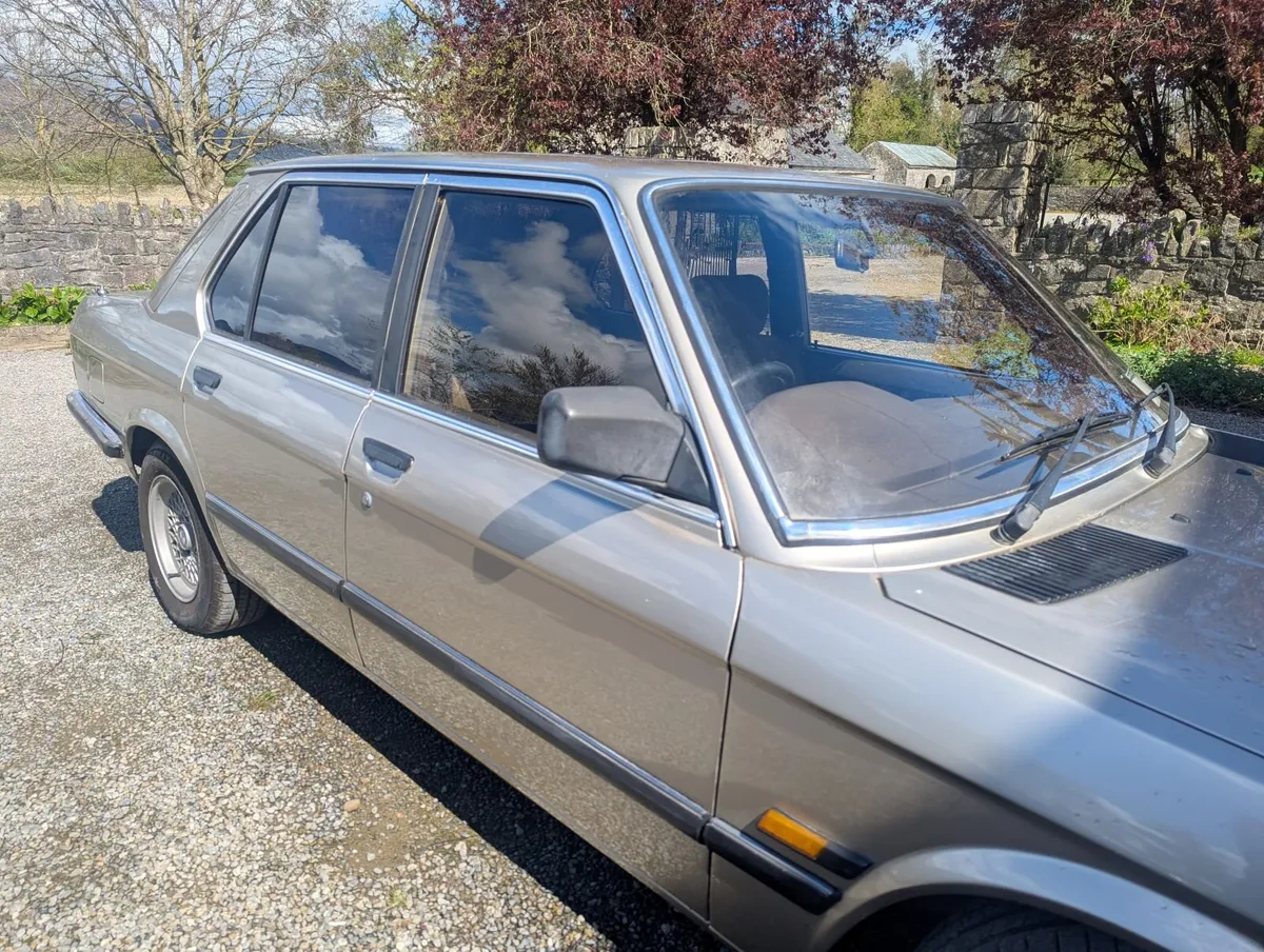 BMW 5-Series 1985 - Image 1