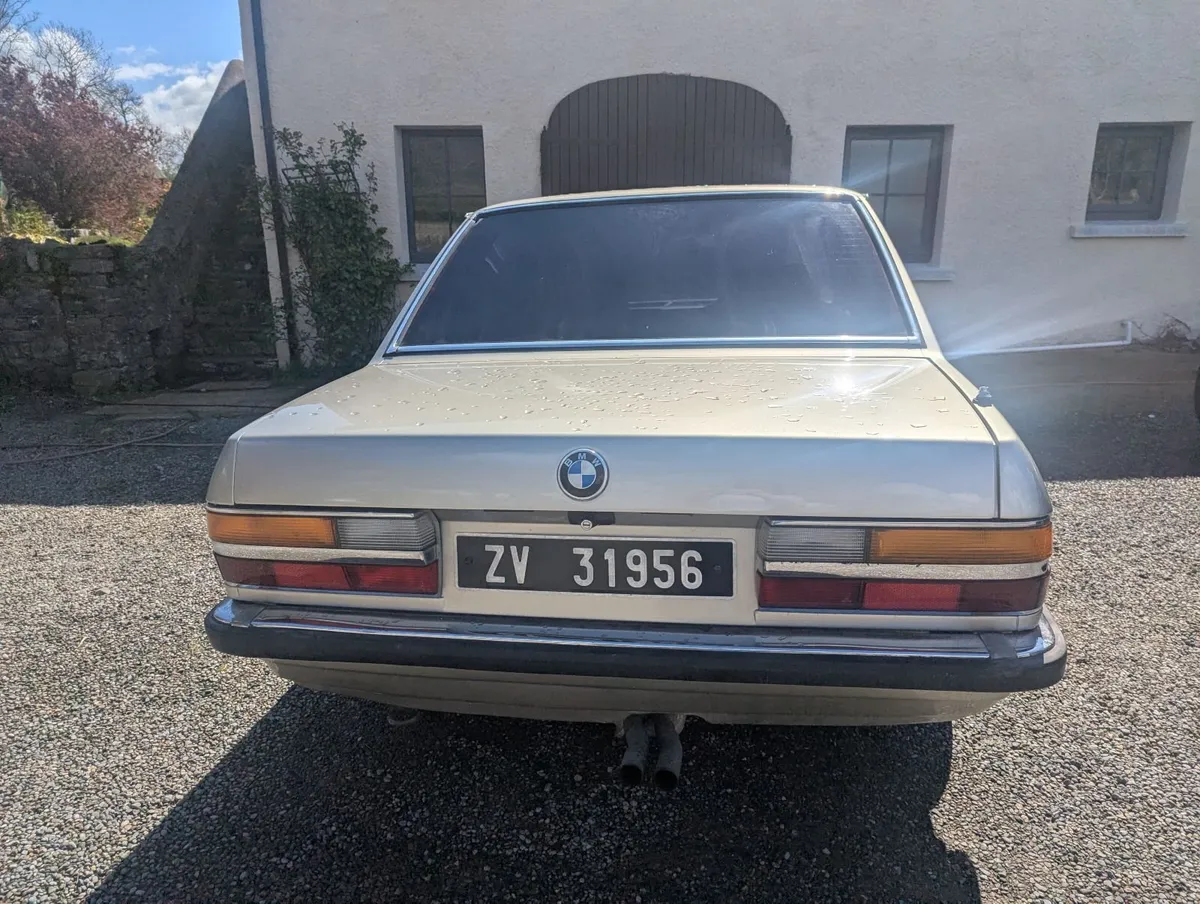 BMW 5-Series 1985 - Image 2
