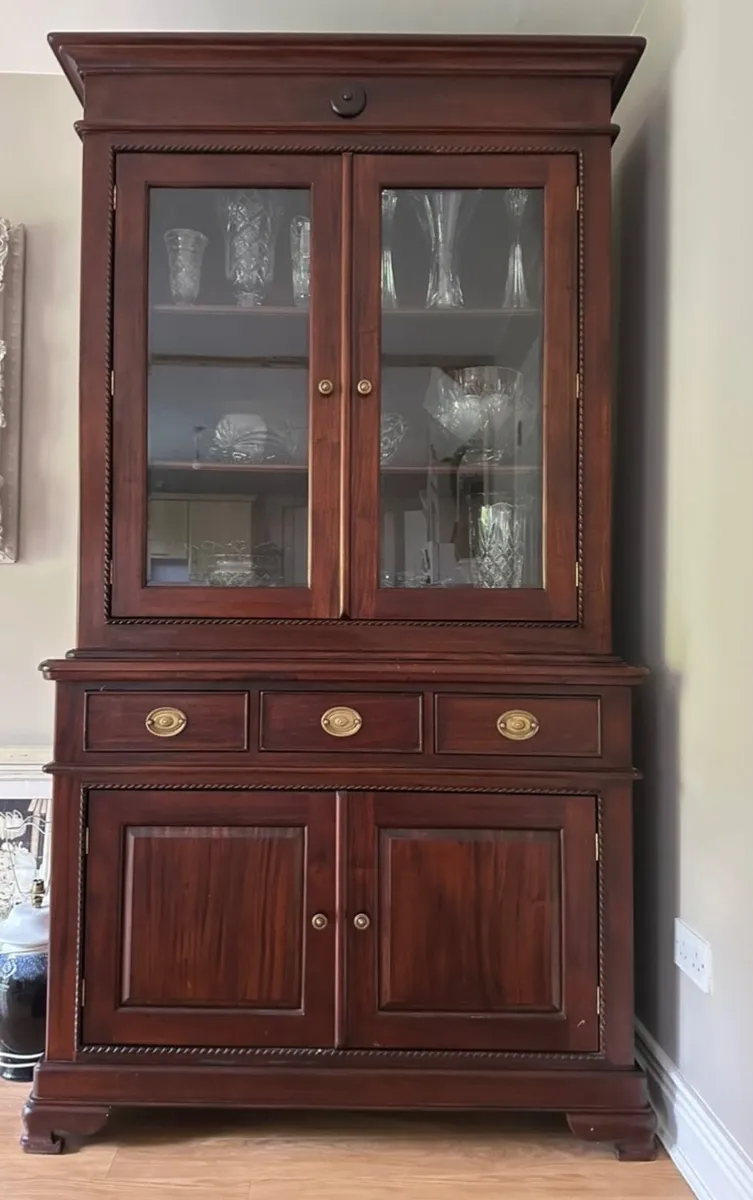 Dresser - Image 1