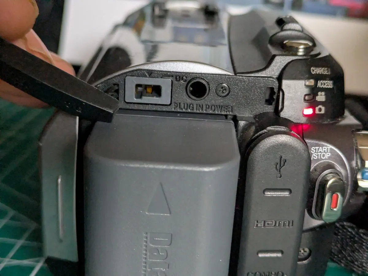 JVC 3 CCD🌈 HD camcorder - Image 3